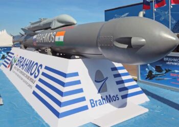 Indian Weapons की दुनिया में बढ़ी डिमांड! BrahMos से Akashteer तक, क्या India बनने जा रहा है नया Defense Power?