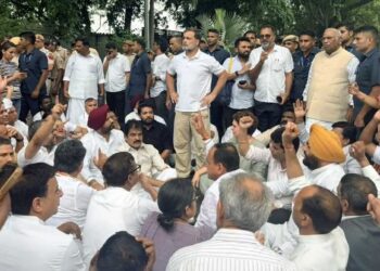 NEET Protest पर कांग्रेस का बड़ा शक्ति प्रदर्शन, राहुल-प्रियंका का PM आवास तक मार्च, गूंजे 'इस्तीफा दो' के नारे