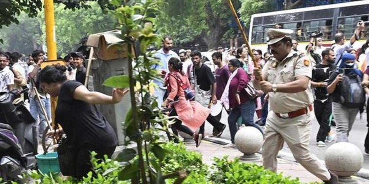 CJP Protest: दिल्ली पुलिस के खिलाफ NHRC पहुंची शिकायत, छात्राओं से मारपीट और अत्यधिक बल प्रयोग के लगे आरोप