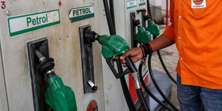 Crude Oil महंगा होते ही केंद्र का बड़ा फैसला, Diesel और ATF पर Windfall Tax बढ़ाया, Petrol को मिली राहत
