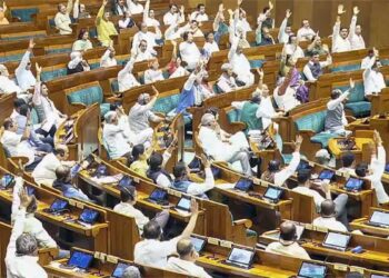 Anti Paper Leak Bill Passed: लोकसभा में हंगामे के बीच ध्वनि मत से मिली मंजूरी, विपक्ष और सरकार में तीखी बहस