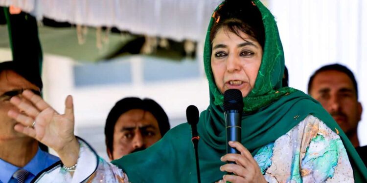 Kashmir Politics: महबूबा मुफ्ती का योगी सरकार पर हमला, बोलीं- 'जंतर-मंतर के प्रदर्शन से सबक लें CM योगी'
