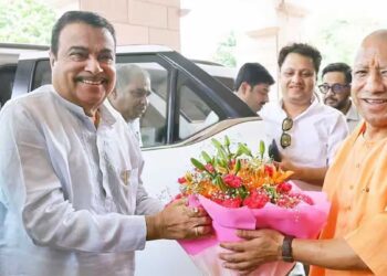 UP Road Projects: यूपी में बनेगा World Class रोड नेटवर्क, नितिन गडकरी बोले- बेहतर कनेक्टिविटी हमारी सर्वोच्च प्राथमिकता