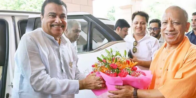 UP Road Projects: यूपी में बनेगा World Class रोड नेटवर्क, नितिन गडकरी बोले- बेहतर कनेक्टिविटी हमारी सर्वोच्च प्राथमिकता