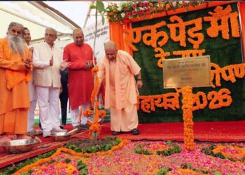 UP Plantation Drive 2026: CM योगी ने गोरखपुर से शुरू किया 35 करोड़ पौधरोपण अभियान, 'एक पेड़ मां के नाम' का दिया संदेश