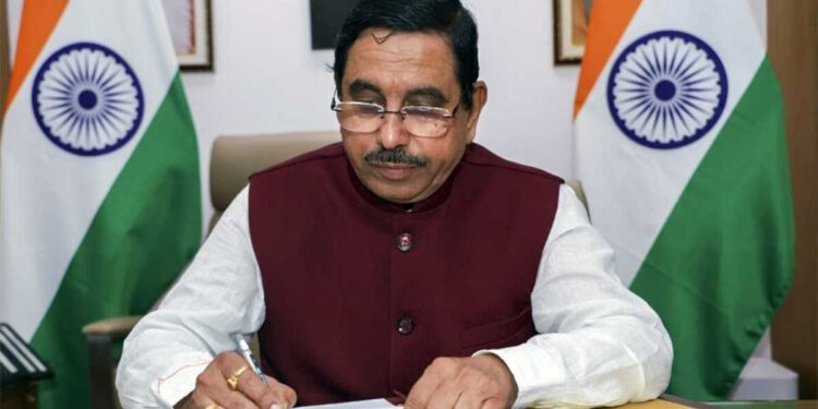 Education Ministry Update: धर्मेंद्र प्रधान का इस्तीफा मंजूर, अब प्रह्लाद जोशी संभालेंगे शिक्षा मंत्रालय की जिम्मेदारी
