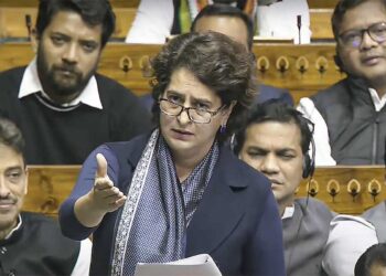 Lok Sabha में Priyanka Gandhi के बयान पर बवाल, शिक्षा मंत्री पर टिप्पणी से सदन में तीखी नोकझोंक
