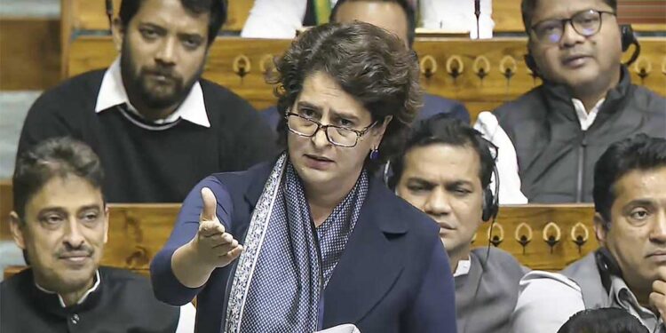 Lok Sabha में Priyanka Gandhi के बयान पर बवाल, शिक्षा मंत्री पर टिप्पणी से सदन में तीखी नोकझोंक