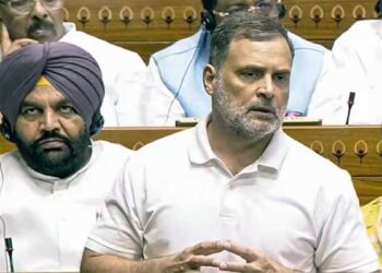 Anti Paper Leak Bill पर Rahul Gandhi का पहला Reaction, बोले- "मेरा माइक बंद कर सकते हैं, लेकिन छात्रों की गूंज नहीं"