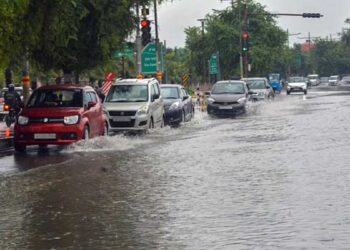 Weather Update: यूपी-बिहार से दिल्ली तक बदलेगा मौसम का मिजाज? IMD ने बताया कहां होगी मूसलाधार बारिश, कहां बढ़ेगी उमस