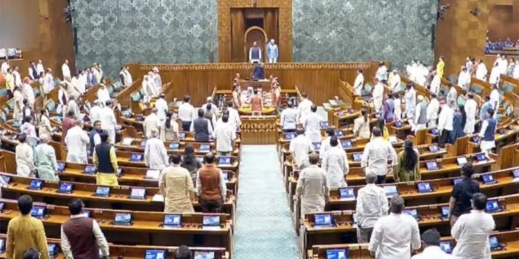 Parliament All Party Meeting में हंगामा! TMC के बागी सांसदों को बुलाने पर विपक्ष का Walkout, फिर बदला फैसला