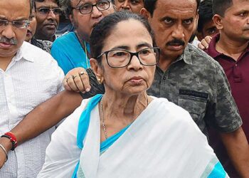 TMC Crisis: ममता बनर्जी का बड़ा फैसला, ECI से बातचीत की जिम्मेदारी अब सिर्फ अभिषेक बनर्जी और डेरेक ओ'ब्रायन के पास