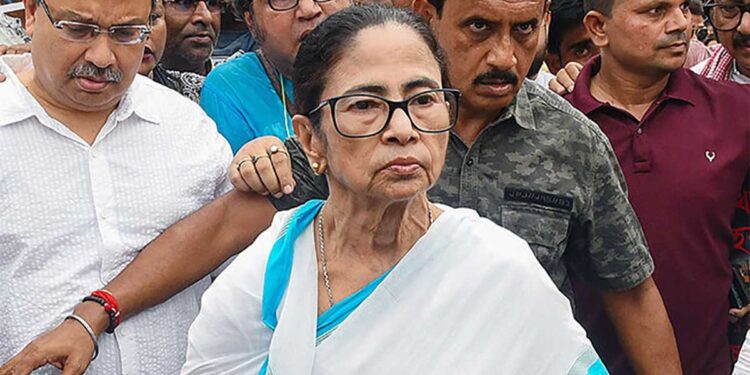 TMC Crisis: ममता बनर्जी का बड़ा फैसला, ECI से बातचीत की जिम्मेदारी अब सिर्फ अभिषेक बनर्जी और डेरेक ओ'ब्रायन के पास