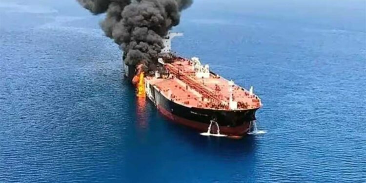 Hormuz Attack: ऑयल टैंकर पर Missile Attack में भारतीय की मौत, UAE का कड़ा संदेश- 'बेशर्म हमला, देंगे जवाब'