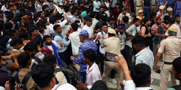 CJP Protest पर Delhi Police का SC में बड़ा दावा, ‘असामाजिक तत्वों’ ने बिगाड़ा माहौल; लाठीचार्ज पर दिया पूरा जवाब
