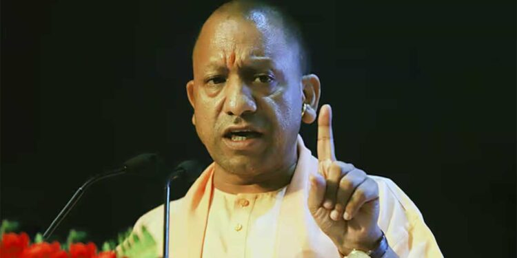 मनुस्मृति विवाद पर CM योगी का Rahul Gandhi को करारा जवाब, बोले- विरासत को कोसना बंद करें