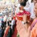 Kanwar Yatra 2026: मेरठ में CM योगी ने कांवड़ियों पर की पुष्पवर्षा, ‘हर-हर महादेव’ के जयकारों से गूंजा माहौल