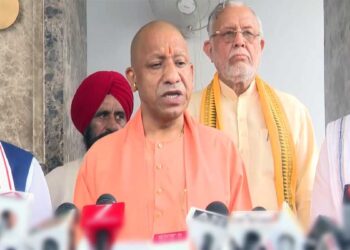 UP Assembly Session 2026: राम मंदिर दान विवाद पर विपक्ष पर बरसे CM योगी, बोले- 'जय श्रीराम बोलने वालों पर लाठी चलाने वाले आज सवाल उठा रहे'