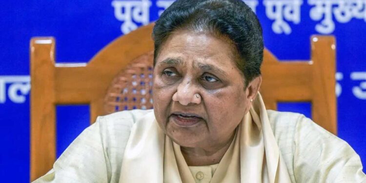 BSP में बड़ा एक्शन: मायावती ने आकाश आनंद के ससुर अशोक सिद्धार्थ को फिर किया बाहर, सभी जिम्मेदारियां छीनीं