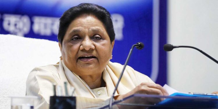 Akhilesh के PDA में ‘P’ से ‘पंडित’ पर भड़कीं Mayawati, सपा को बताया ‘गिरगिट’, बोलीं- छलावे की राजनीति से समाज का भला नहीं