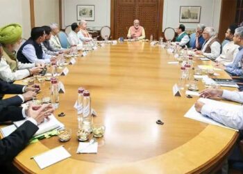 Cabinet से CBI तक 6 बड़े अधिकारियों को Extension, अब Defense Secretary पर नजर! क्या राजेश कुमार सिंह को भी मिलेगा सेवा विस्तार?