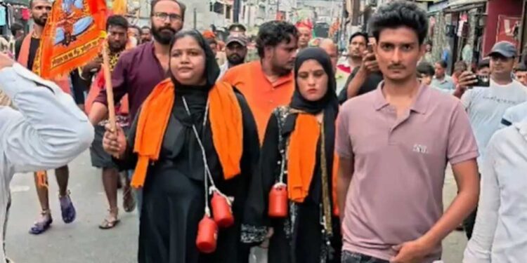 Burqa में Kanwar Yatra पर फिर चर्चा में तमन्ना मलिक, नोटिस के बाद बोलीं- पहनावा मेरा अधिकार