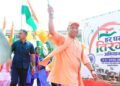 Lucknow में गूंजा तिरंगा, CM योगी का बड़ा बयान- ‘वंदे मातरम्’ और राष्ट्रगान का अपमान मंजूर नहीं