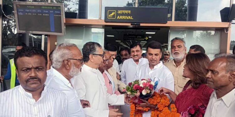 कांग्रेस में लौटे अमरमणि तो बदल जाएगा पूर्वांचल का सियासी गणित? एयरपोर्ट पर दिखा बड़ा संकेत