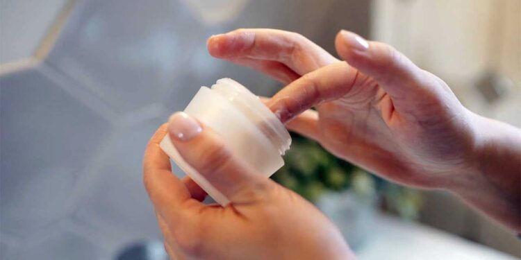CDSCO का बड़ा Health Alert: Pakistan की इन 2 Whitening Creams पर रोक, इस्तेमाल किया तो हो सकता है गंभीर नुकसान