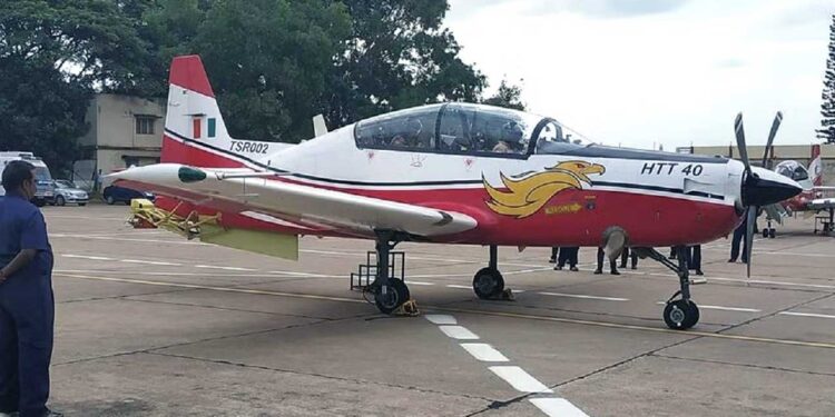 भारत ने रचा इतिहास! पहला स्वदेशी HTT-40 Trainer Aircraft तैयार, जानें इसकी खासियतें