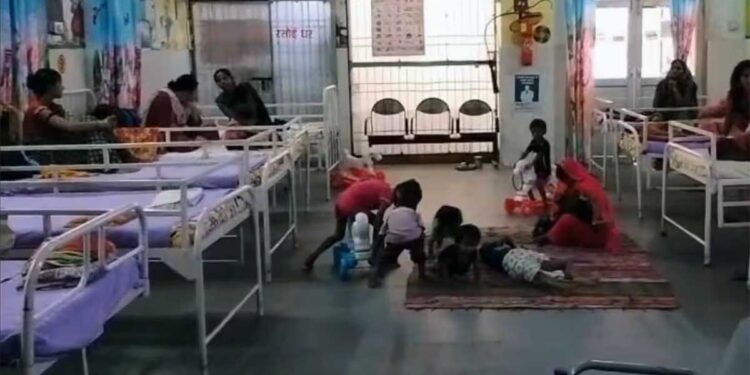 Basti News: बस्ती में 11 हजार से ज्यादा बच्चे कुपोषित, सरकार की योजनाओं के बीच बढ़ी चुनौती