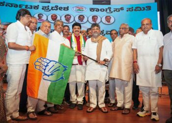 BJP को बड़ा झटका! पूर्व MLA नरेंद्र बाबू ने थामा कांग्रेस का हाथ, जानें क्यों छोड़ी पार्टी