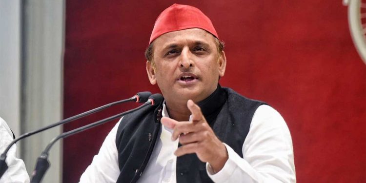 UP Election 2027: अखिलेश यादव का बड़ा ऐलान, शिक्षामित्रों को सरकारी नौकरी देने का किया वादा, BJP पर भी बरसे