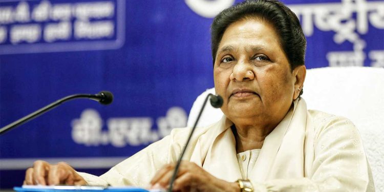 Mayawati का बड़ा दावा: 2027 चुनाव से पहले सर्वे पर भड़कीं बसपा प्रमुख, बोलीं- 2007 में भी फैलाया गया था ऐसा माहौल