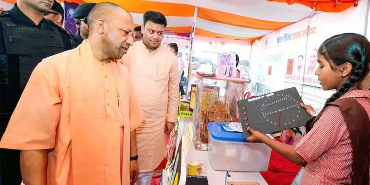 UP News: योगी सरकार की डिजिटल पहल से बेटियों को फायदा, 80 हजार से ज्यादा छात्राएं Khan Academy से जुड़ीं