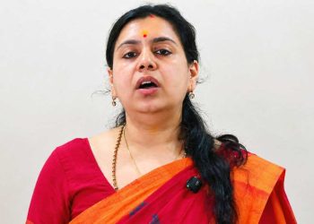 पूर्व IAS दिव्या मित्तल ने बनाई नई पार्टी ‘जननीति भारत’, 2027 UP चुनाव में उतरेगी! जनता से किए 3 बड़े वादे, बोलीं- हमारे पास फंड्स…