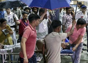 Kolkata Durga Puja Stampede: चोर बागान हादसे पर सियासी संग्राम, सुवेंदु अधिकारी के भतीजे की गिरफ्तारी की उठी मांग