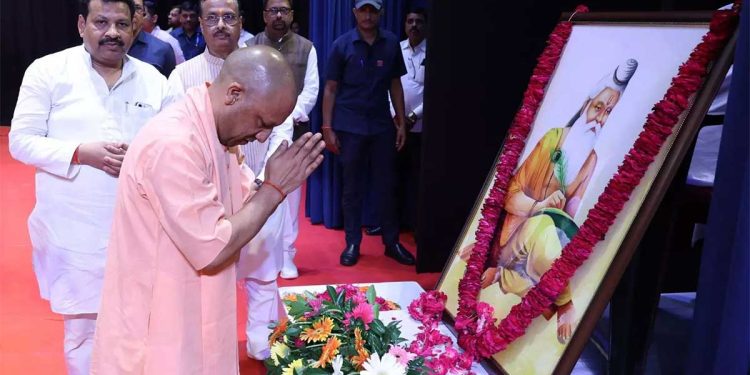 Valmiki Jayanti 2026: बिठूर के वाल्मीकि आश्रम पहुंचे CM योगी, प्राचीन शिवलिंग की पूजा कर सीता कुटिया में किए दर्शन